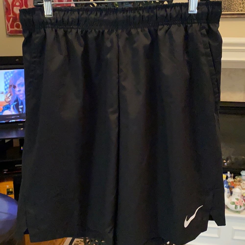 Nike Dri-Fit men’s black polyester athletic shorts with pockets size Large